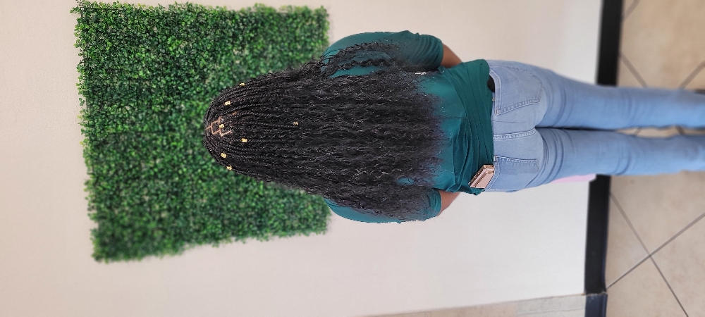 Medium Bohemian Knotless Braids