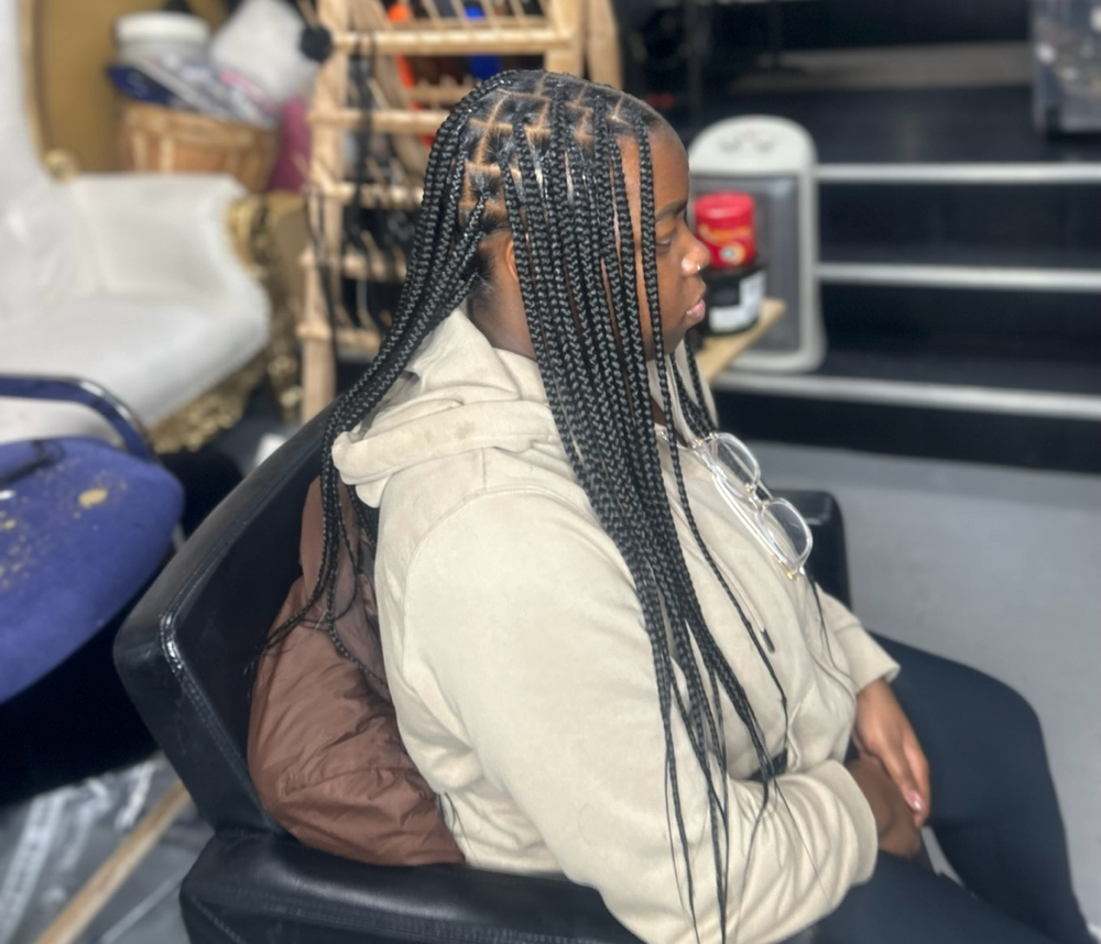Medium Back Length Knotless