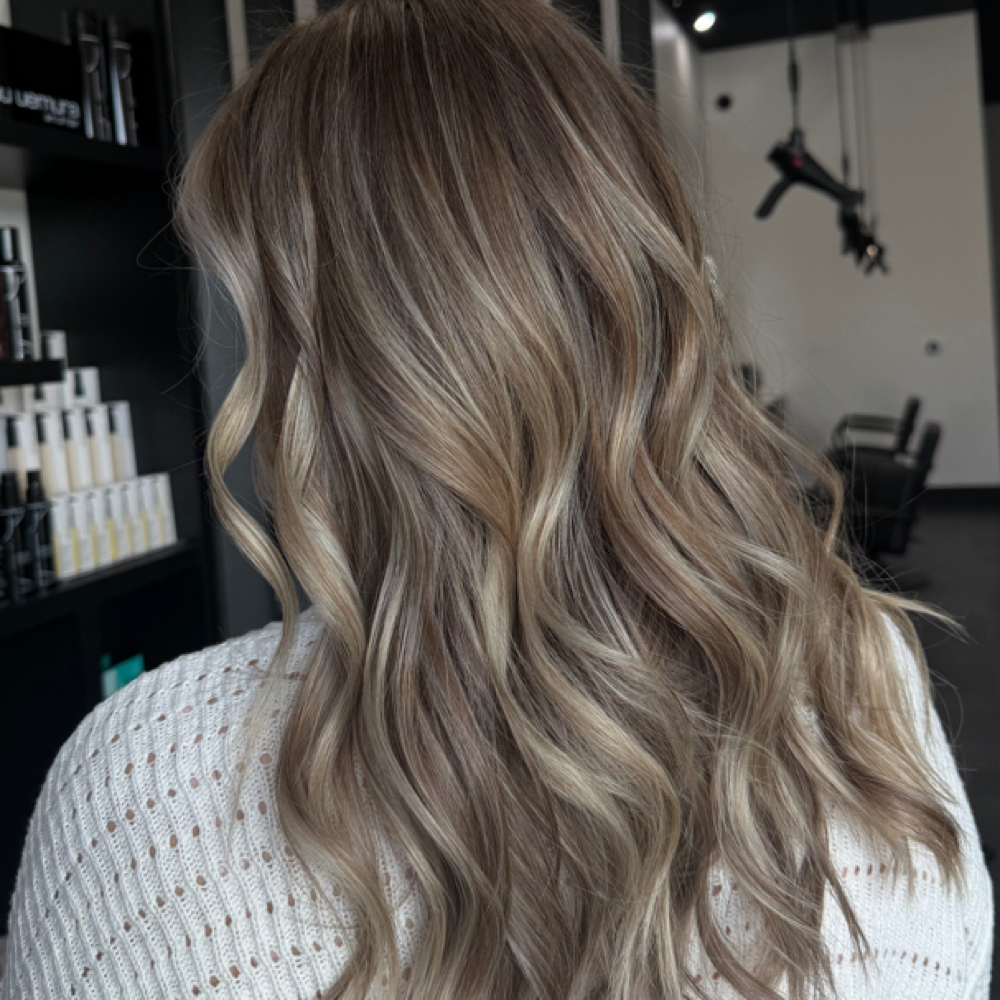Full Highlight at GOLDN HAIR STUDIO in San Antonio, TX