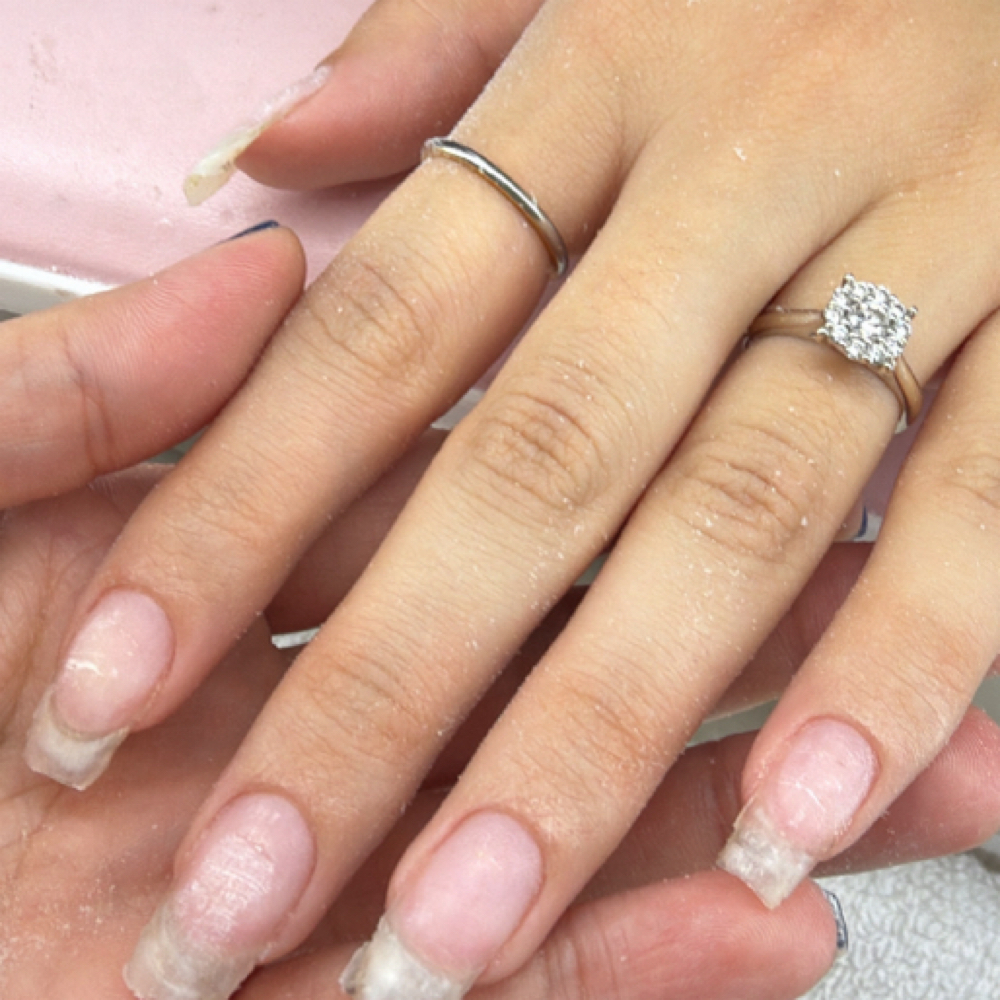 100% Acetone Soak Off at Beauty & Essence in Moreno Valley, CA