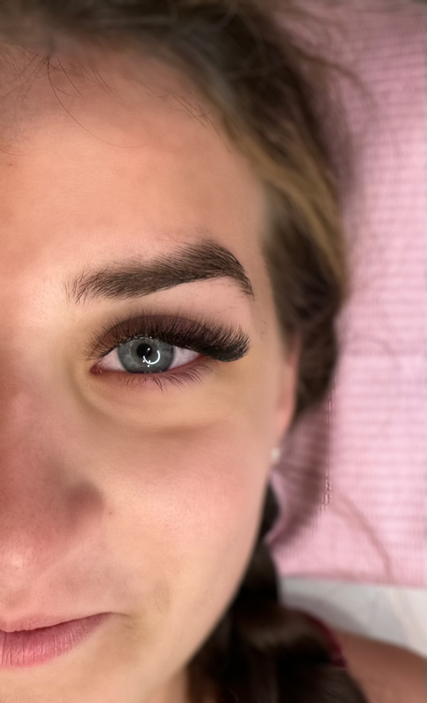 Volume Full Set Of Lashes