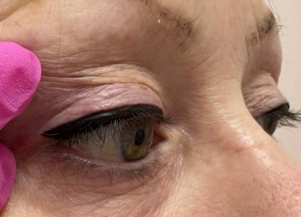 Bold Wing/Wedge eyeliner (Top Only)