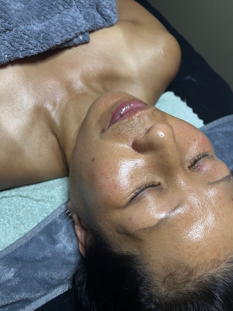 Exfoliate & Glow Facial