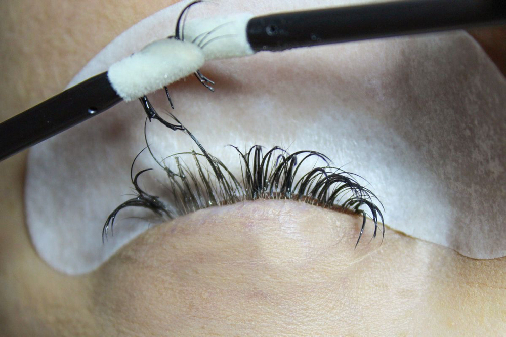 Lash extension removal