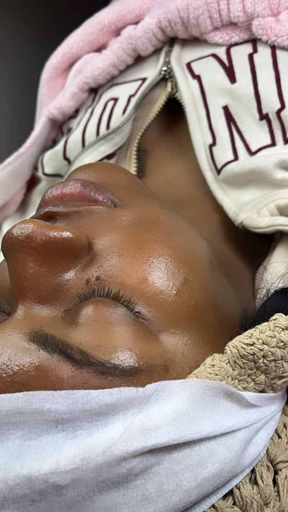 Brighting Glow Facial✨