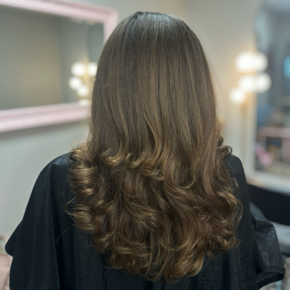 SHAMPOO + BLOWOUT at IVY & CO in Oak Ridge, TN