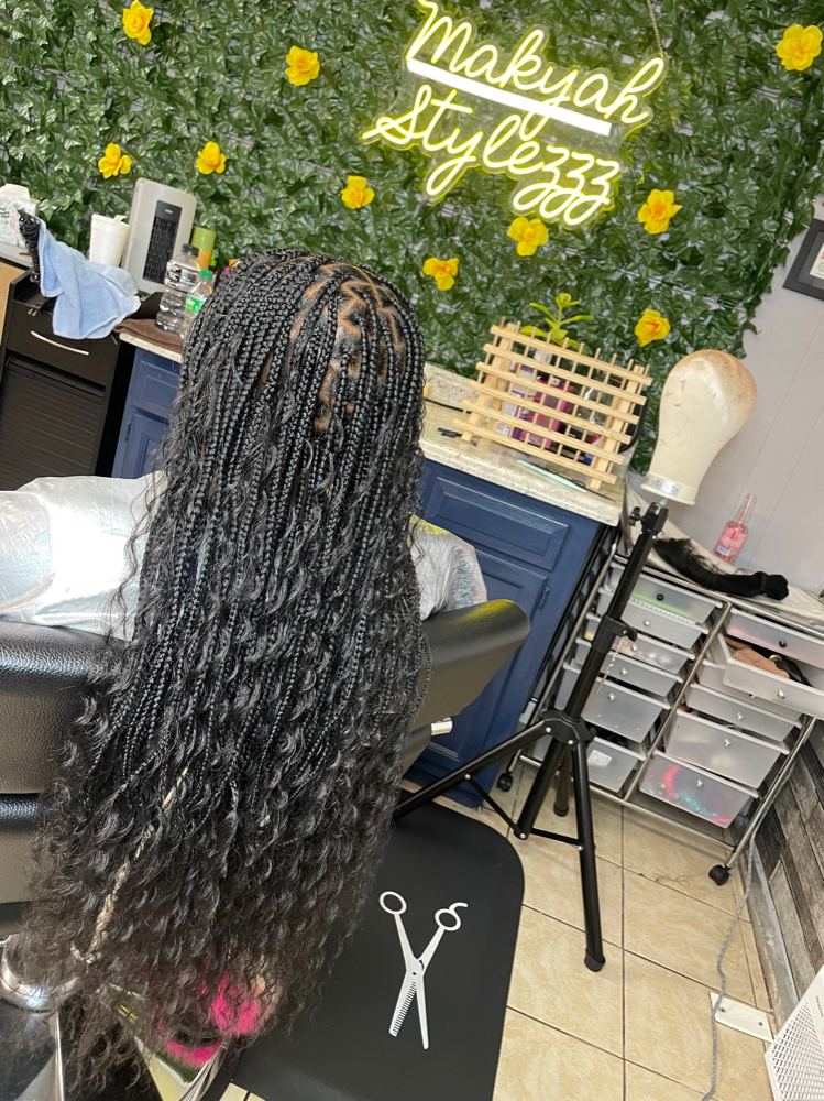 Small Knotless Goddess Braids