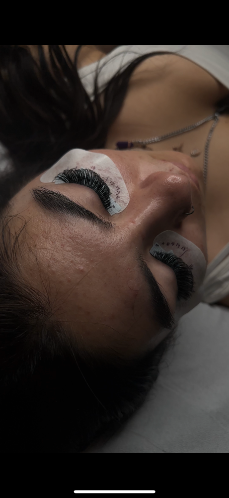 Full set volume lashes