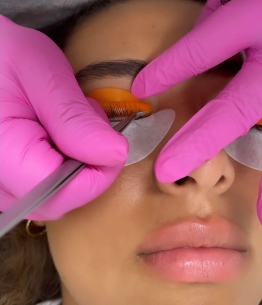 Lash tinting