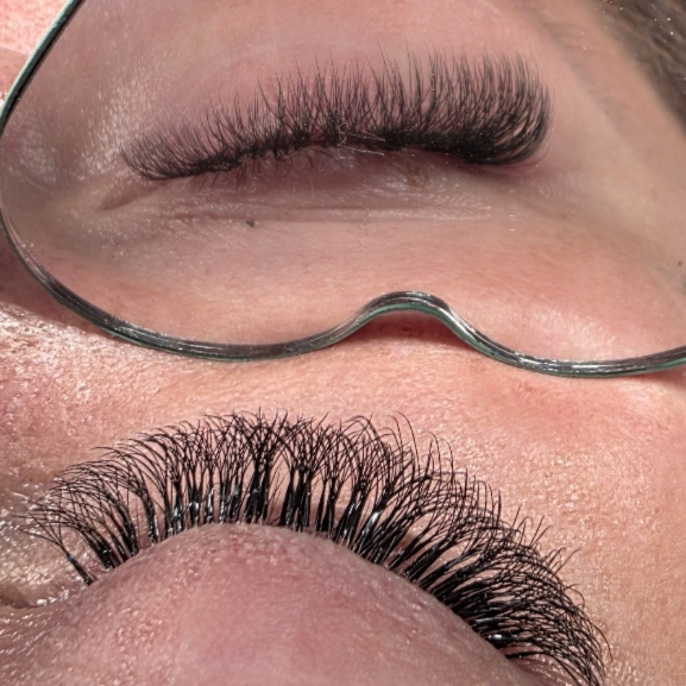 Hybrid 2 Week Fill at Broadway Lashes in Hoquiam, WA