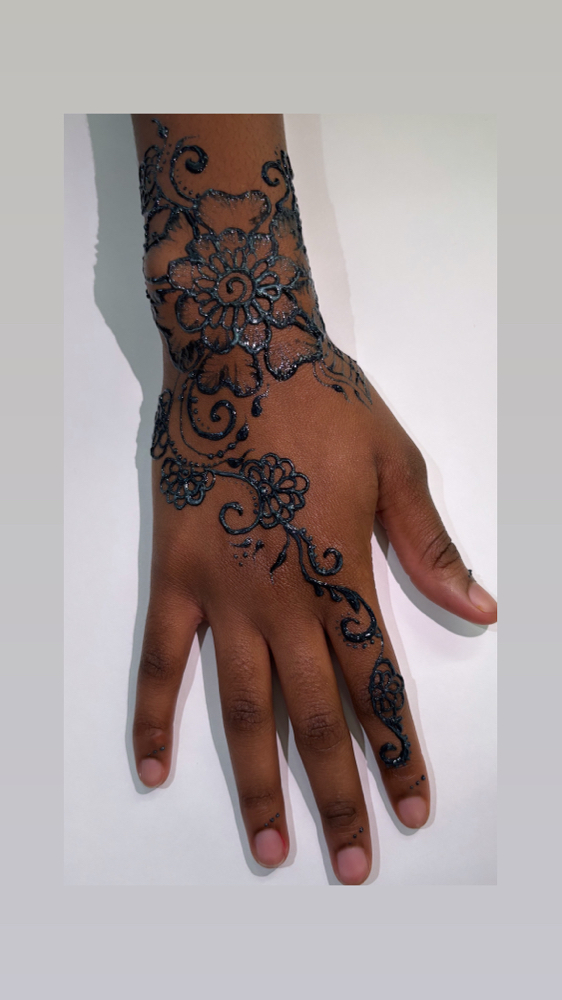 Mid length/ above wrist henna