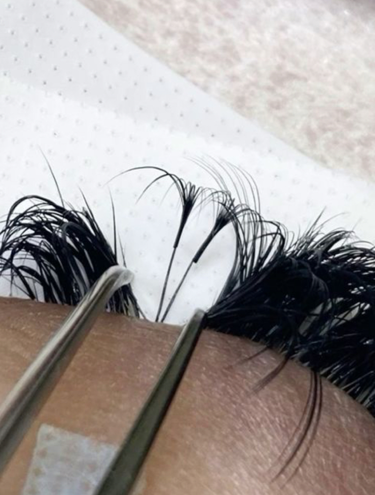 Full/volume Lash Fill at K.E. Beauty by Kelsey Roach in Niles, OH