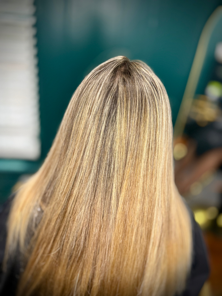 Partial Highlight at Poppy & Mane Hair Studio w/Hair By SarahJayyy in Texas City, TX