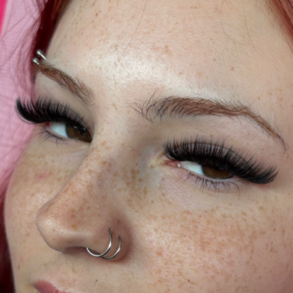 Models at Mads’ Lash Society in Nixa, MO
