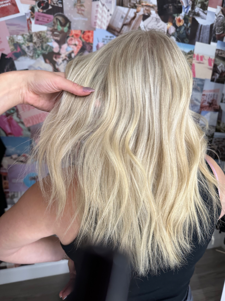 Classic Blonde Highlight W/ Blowdry