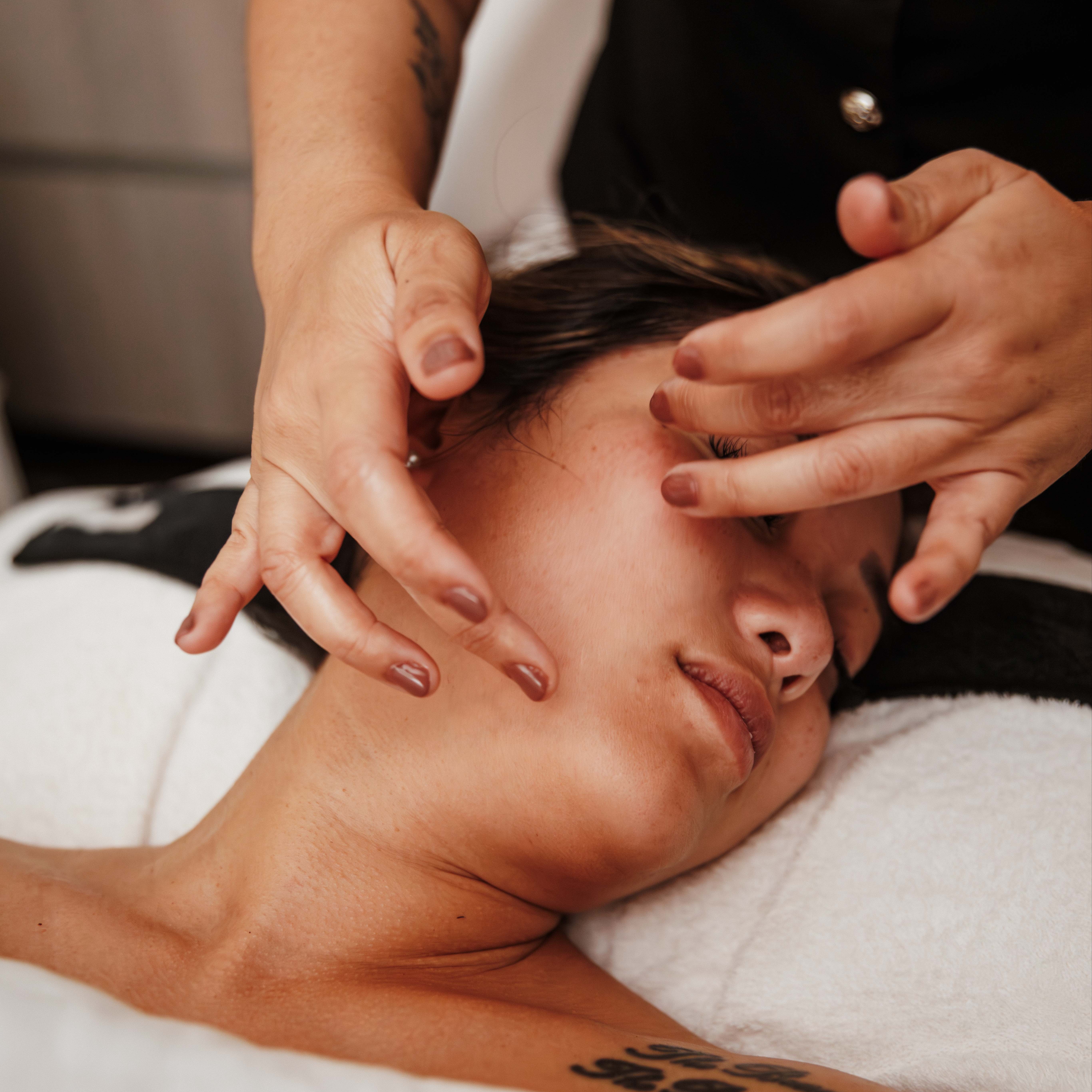 Rhytmic Facial Massage