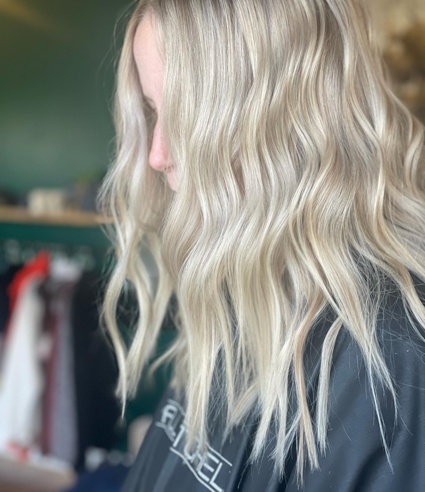 Full Foil Blonding Service at beautybyashleysmith in Bourbonnais, IL