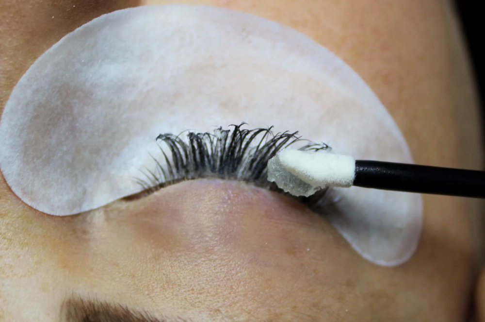 Lash Removal