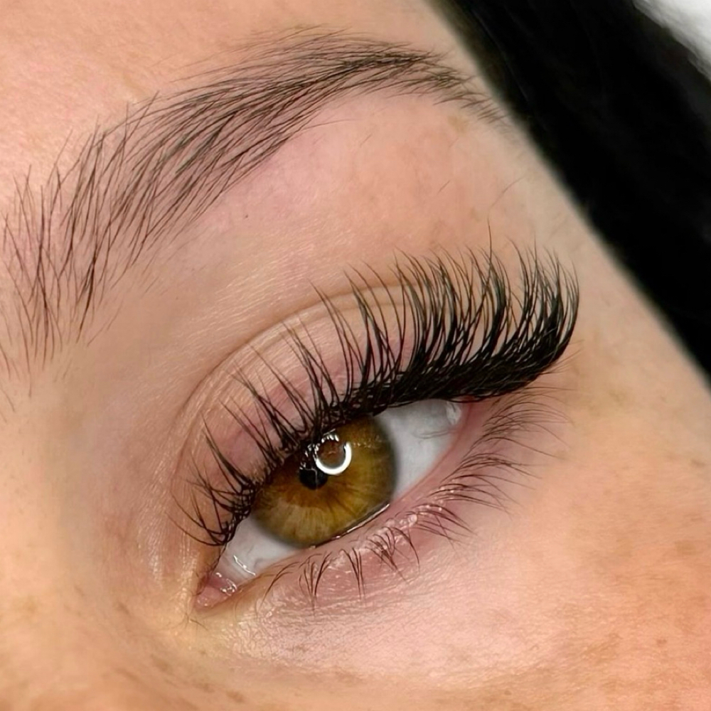 Hybrid Lash Extension Full Set at The Beauty Lab in Williamsville, NY