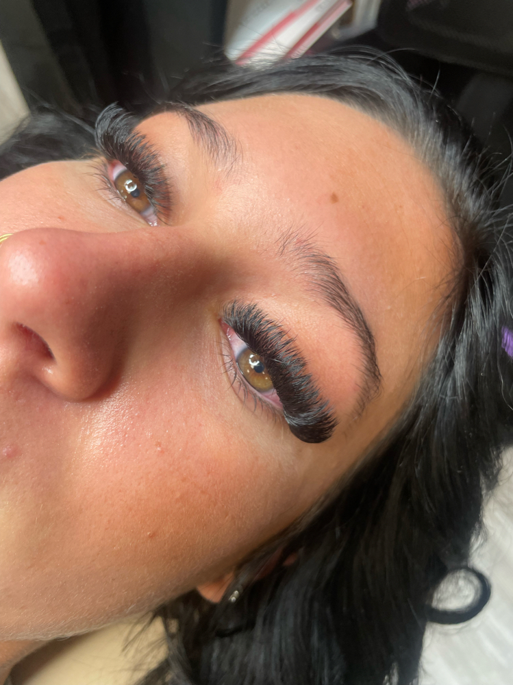 Mega Volume Lashes- Full Set