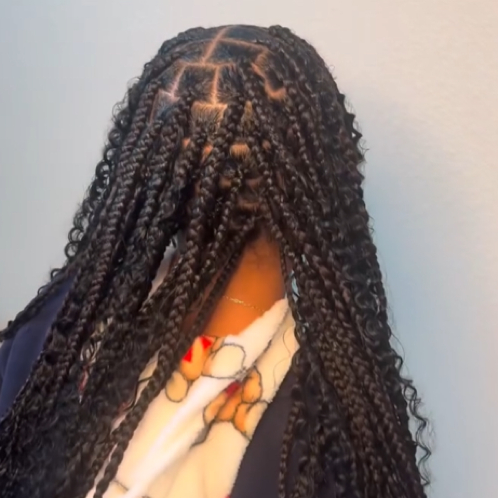 Medium Boho Knotless at HAUS OF LUNA BEAUTY BAR in Addison, TX
