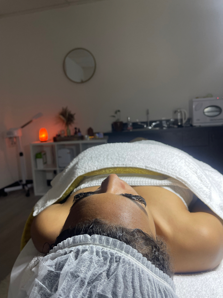 Dermaplaning Glow Facial