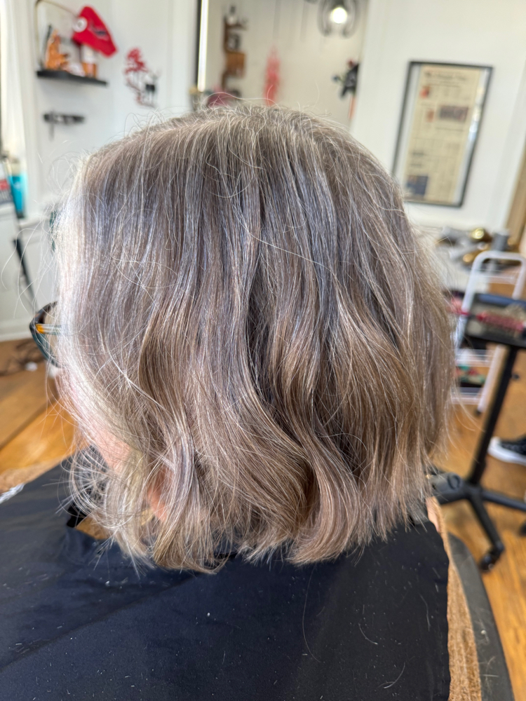 Women’s Haircut (Bob/Pixie)