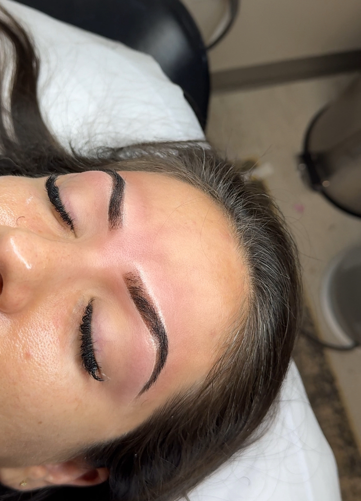 Brow Tint & Sculpt