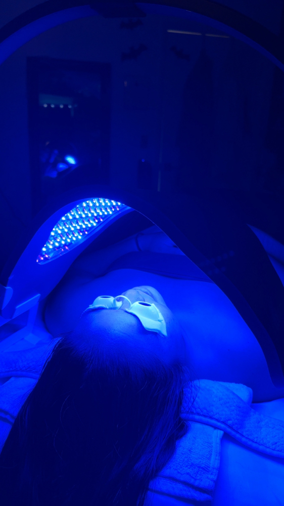 GLOW Getter LED Facial