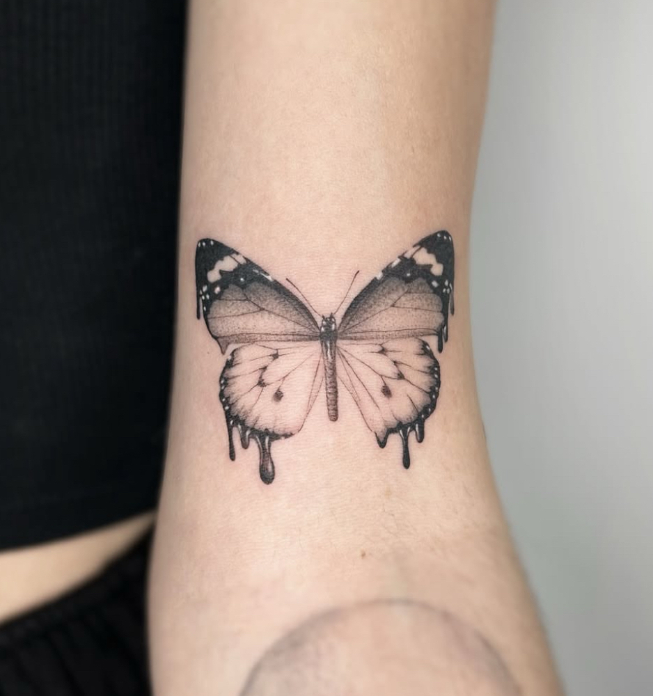Medium Tattoo (4-6 Inches)