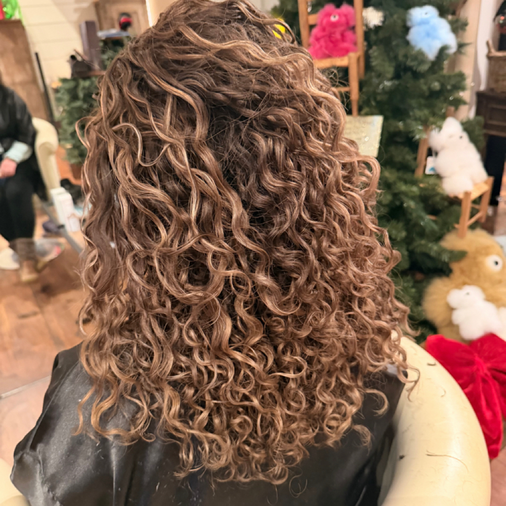 NATURAL CURLY STYLING at The Front Page Beauty Bar & Barber in Woodbury, CT