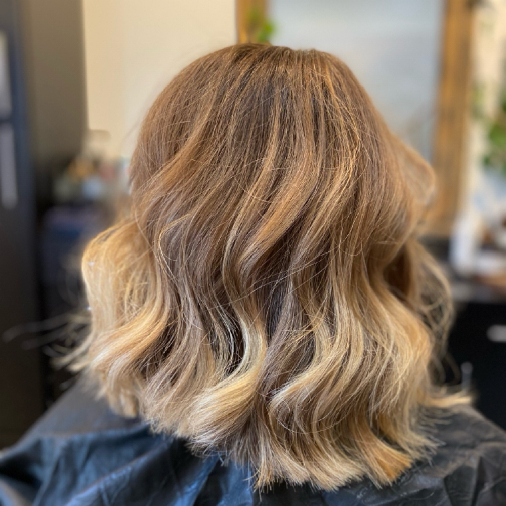 Women's Haircut & Blowdry