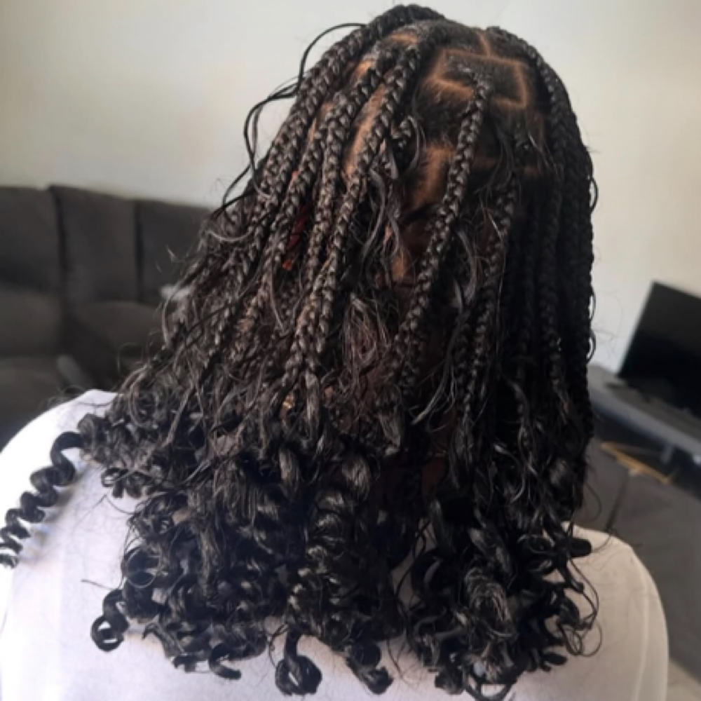 Smedium Knotless Boho Bob at Theestylestt in Sacramento, CA