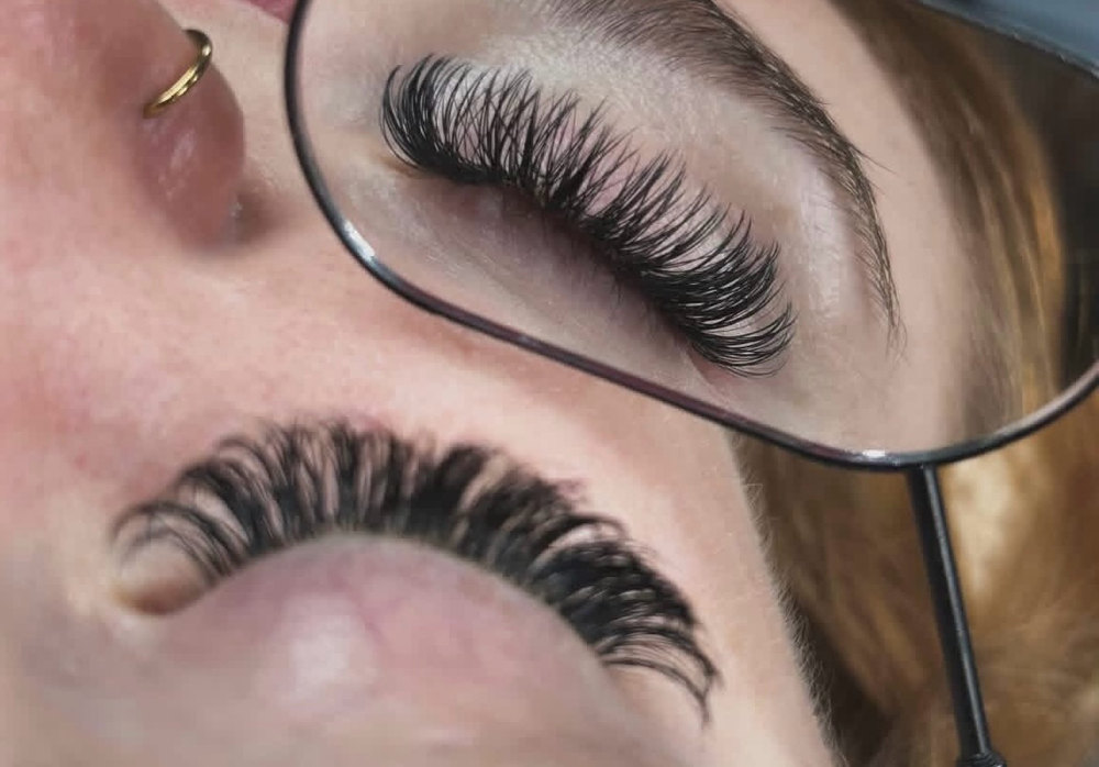 Novalash Hybrid full Set at Tori Siwicki in Niles, OH