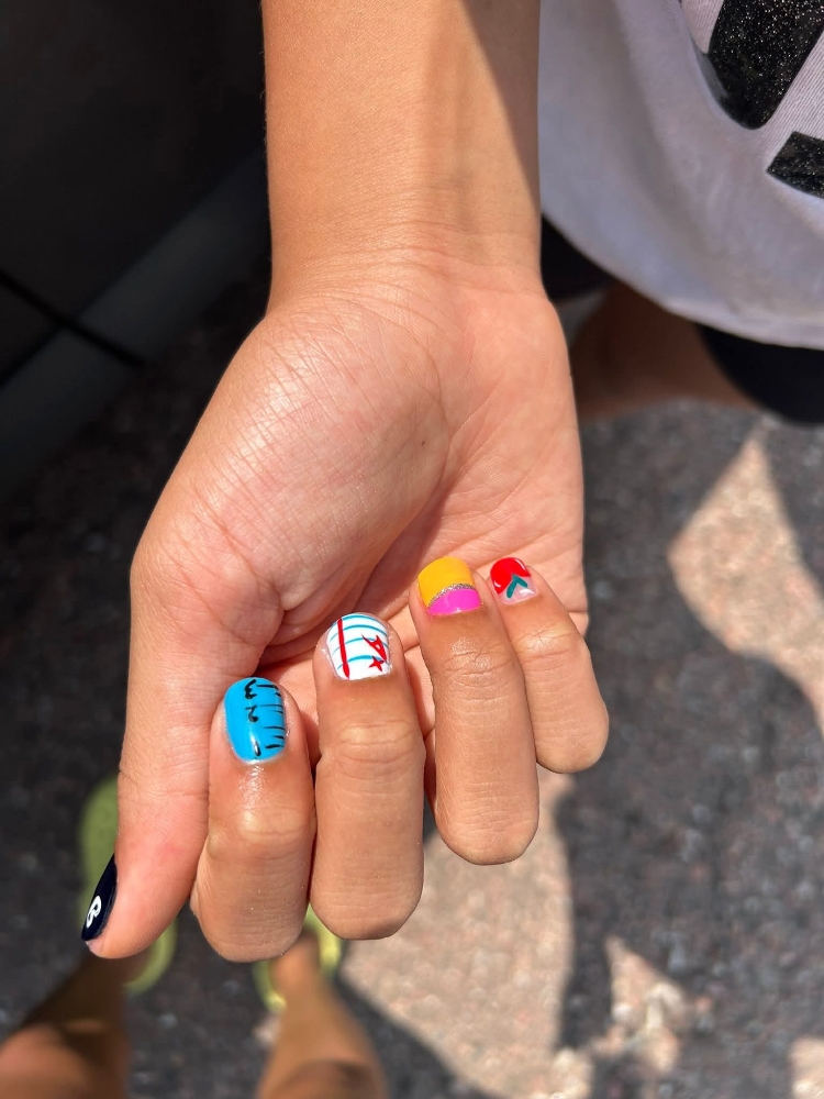 kids MANICURE