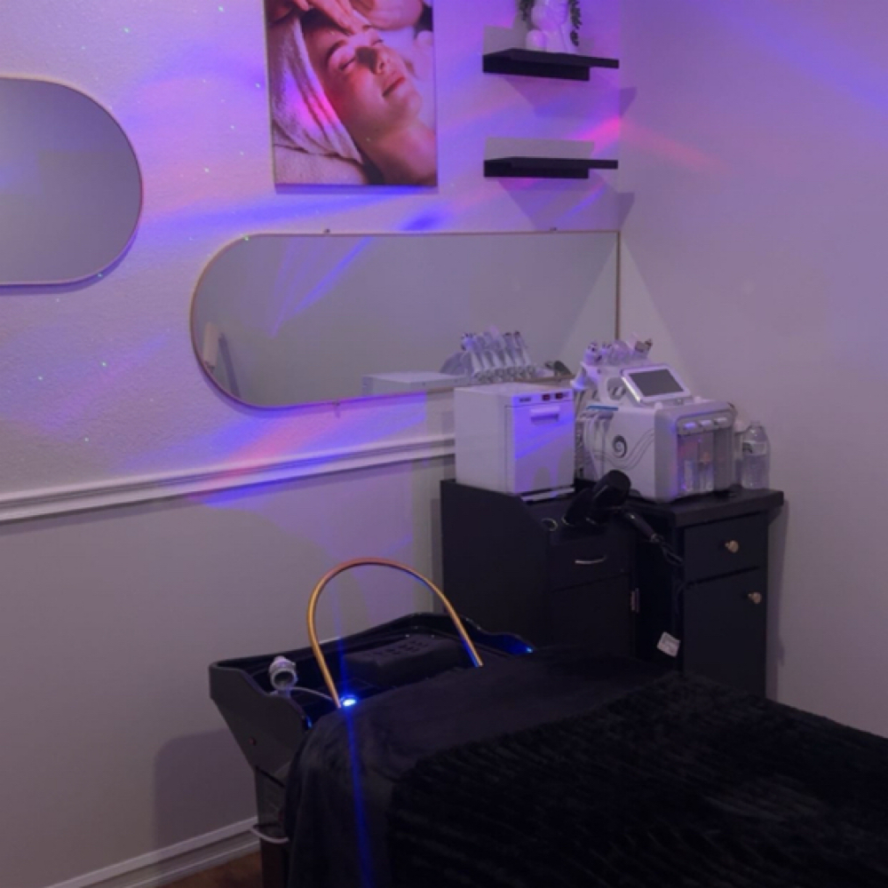 “The Royal Reset” HeadSpa at Glow By Chels- Skin + Head Spa in Findlay, OH