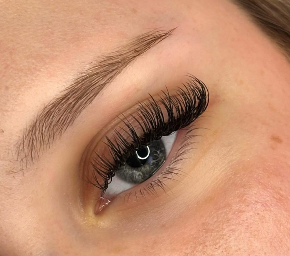CLASSIC LASH SET at LAYLA ROSE AESTHETICS LLC in Clinton Township, MI
