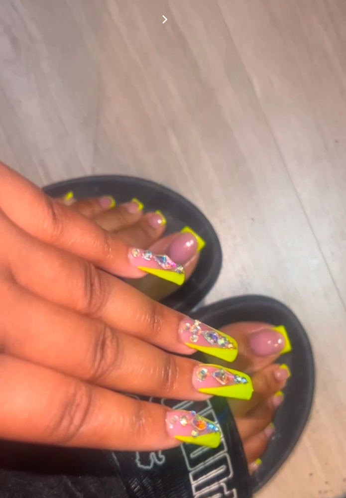 Medium W/Acrylic Toes