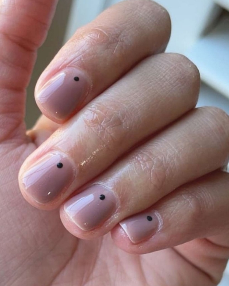 Minimalist Nail Art