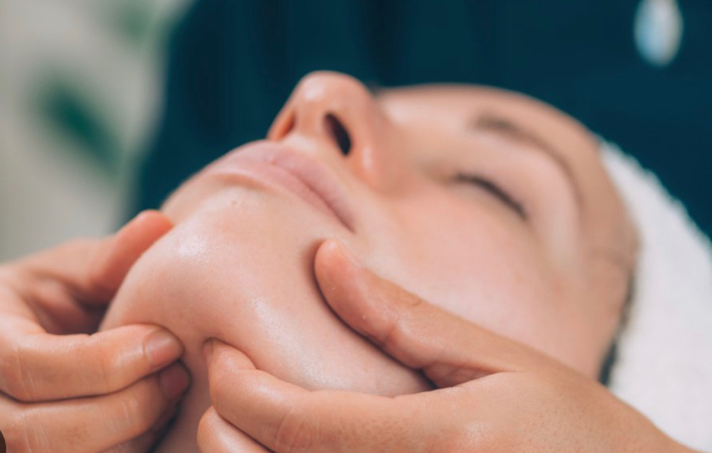 Delux Facial