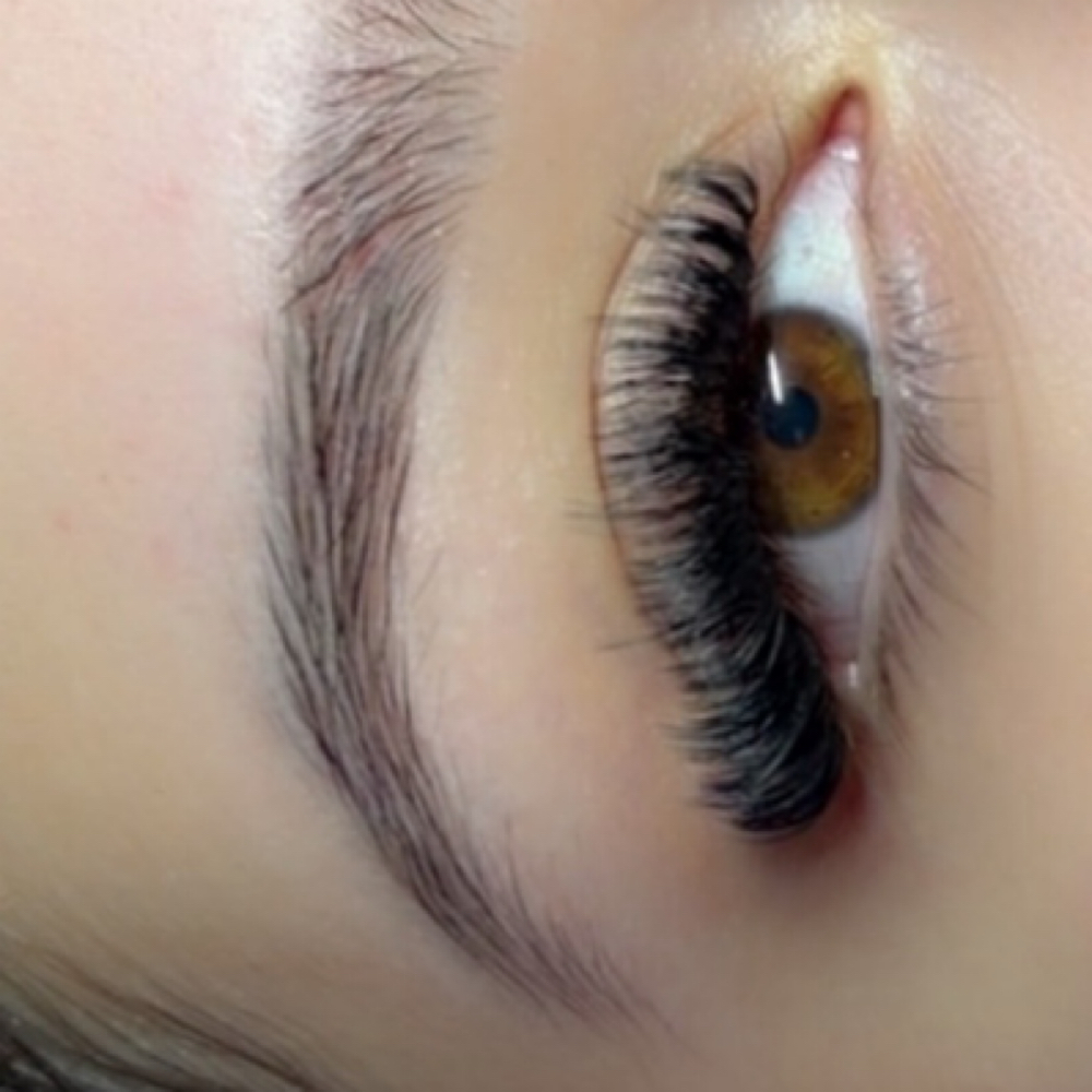 Full Volume Set at Luxe Lash Studio by Mimi in Wilmette, IL