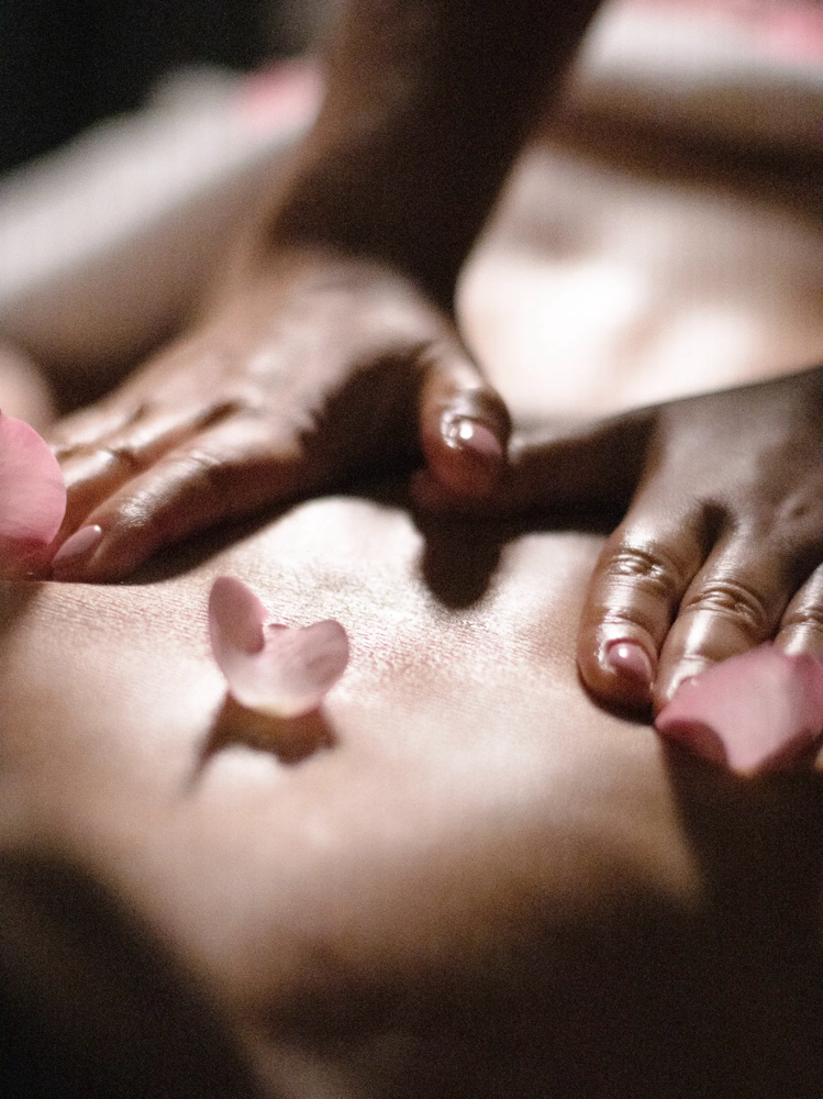 Back and neck + hot stones (Women)