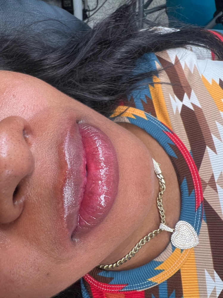 Lips Moisturize & Pink Color