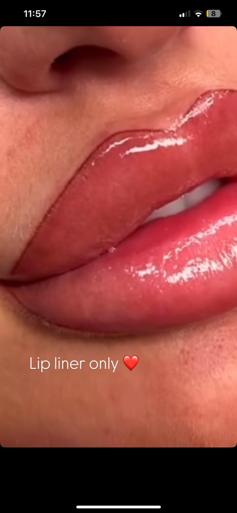 Lip Liner (Semi Permanent) at LE LUXE BEAUTY in Los Angeles, CA