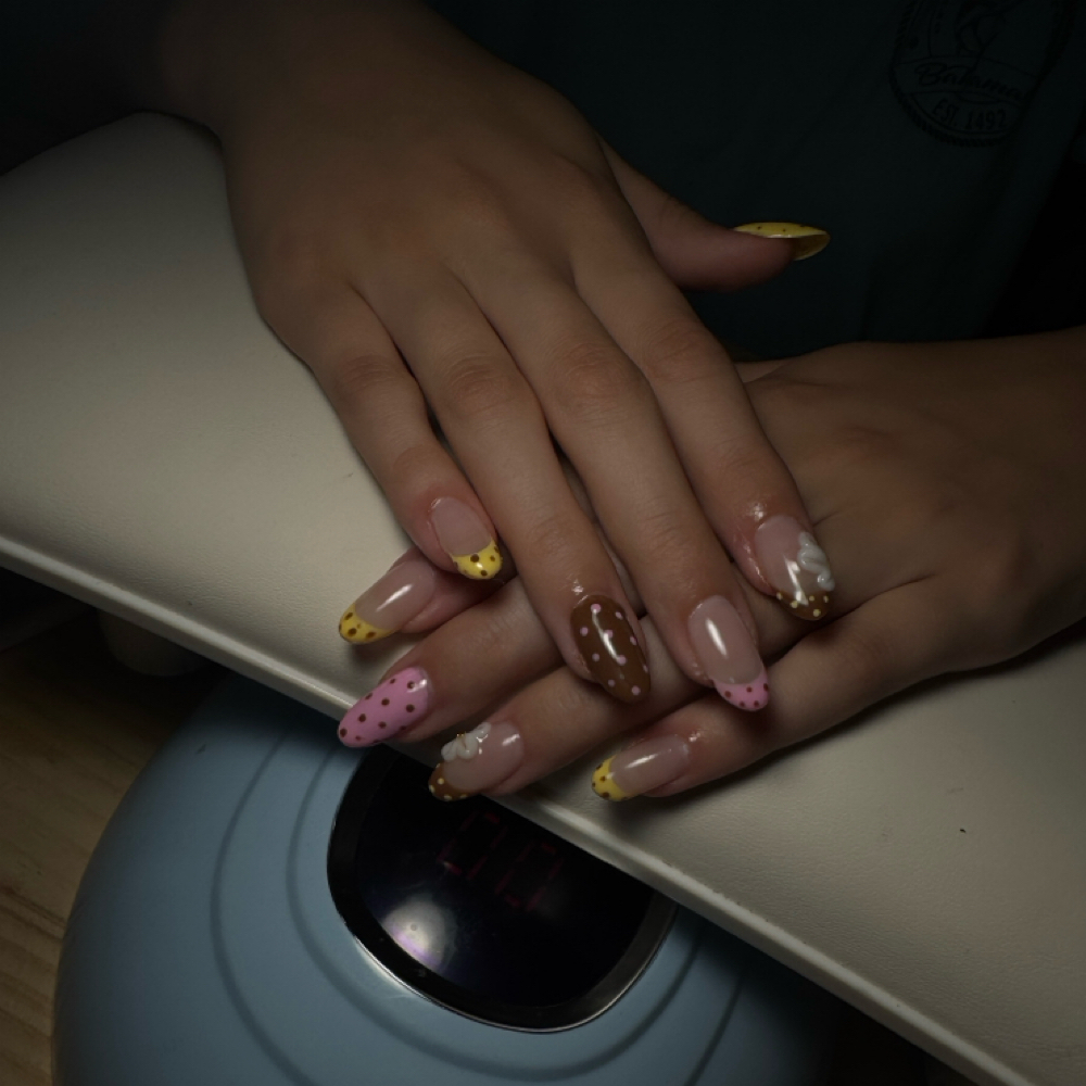 Freestyle nail art at Makenzie Rudduck in Logan, OH