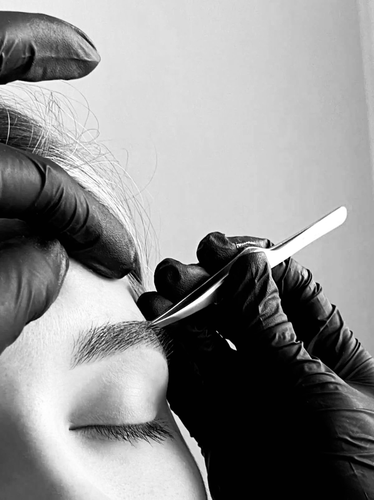 Eyebrow Waxing & Tinting