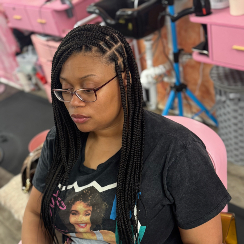 Adult Knotless Retouch at Dee Did’em in Kinston, NC