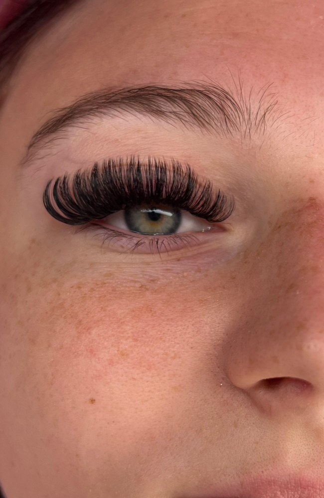 Volume lashes
