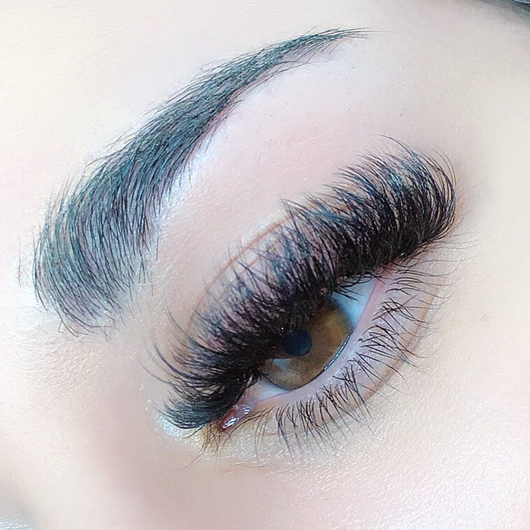 Volume / Mega Lash Extensions