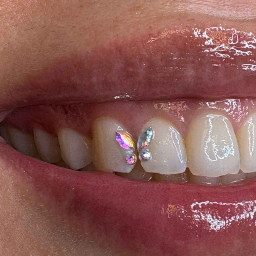 Tooth Gem Specialty Designs at De Colores Beauty Bar in Chicago, IL
